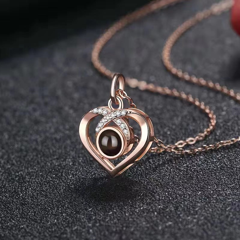 Collier Photo Personnalisé avec Projection – Bijou Cœur Gravé, Cadeau Femme, Amour & Souvenir