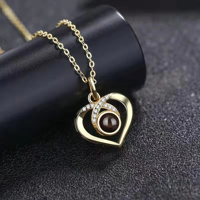 Collier Photo Personnalisé avec Projection – Bijou Cœur Gravé, Cadeau Femme, Amour & Souvenir