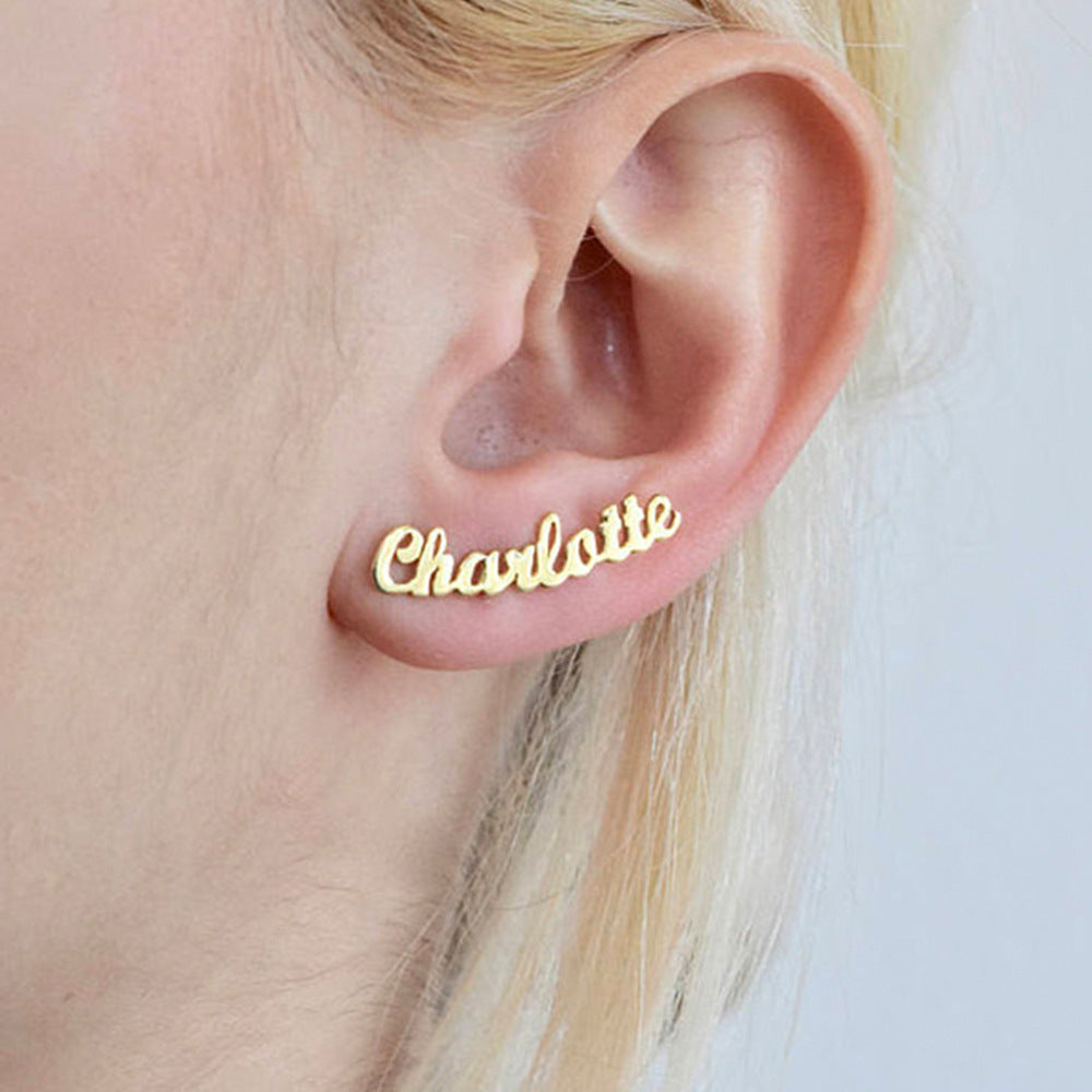 Boucles d’Oreilles Clous Personnalisées – Lettres Gravées en Acier Inoxydable et Plaqué 18K