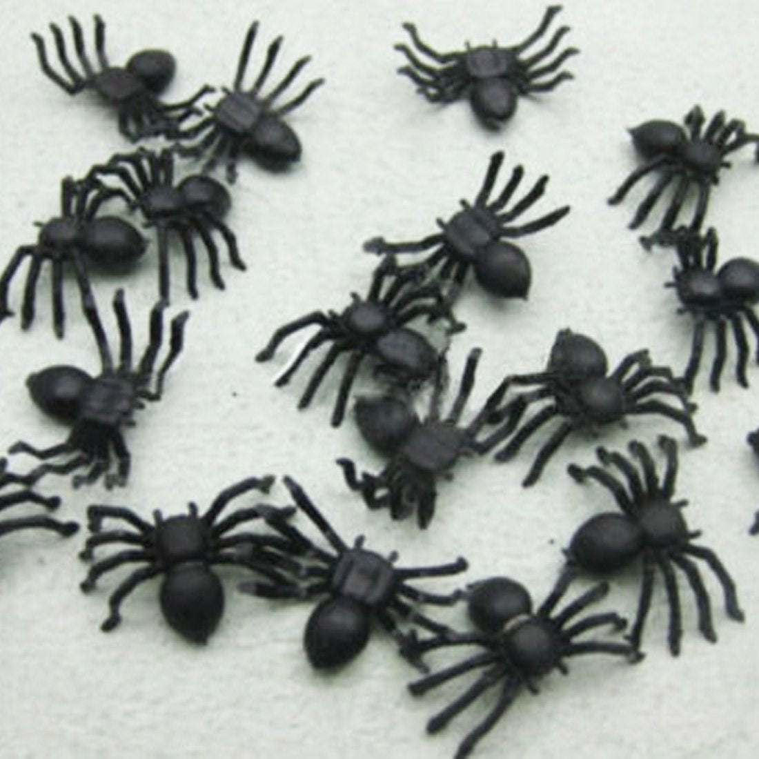 Lot de 50 Fausses Araignées Halloween – Décorations Effrayantes et Accessoires de Farces