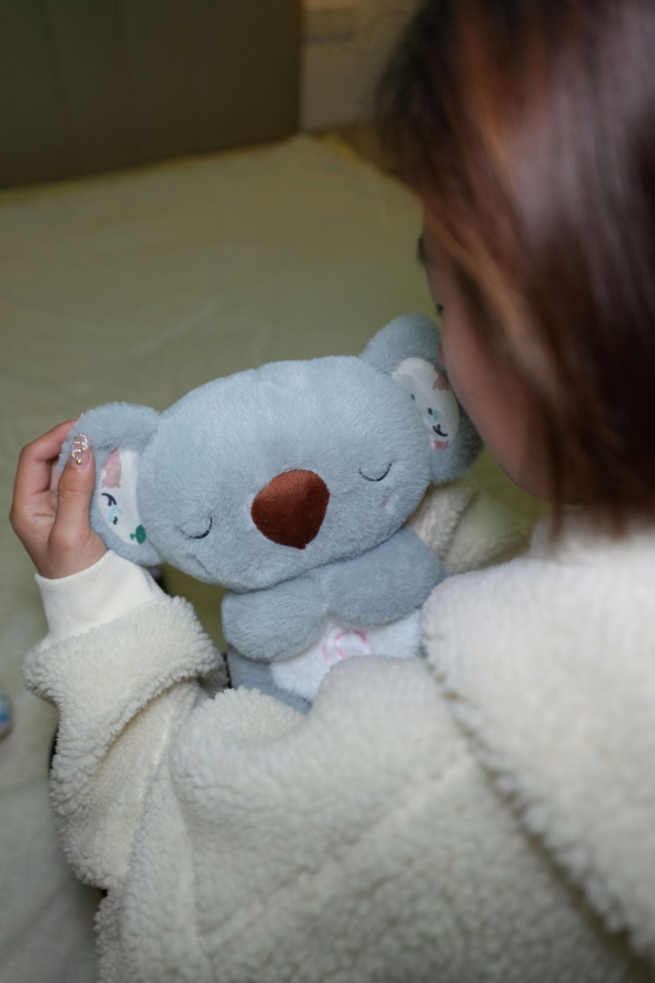 Peluche Koala Apaisante Lumineuse – Berceuse & Respiration Guidée – Aide au Sommeil pour Enfants Anxieux, TDAH, TSA