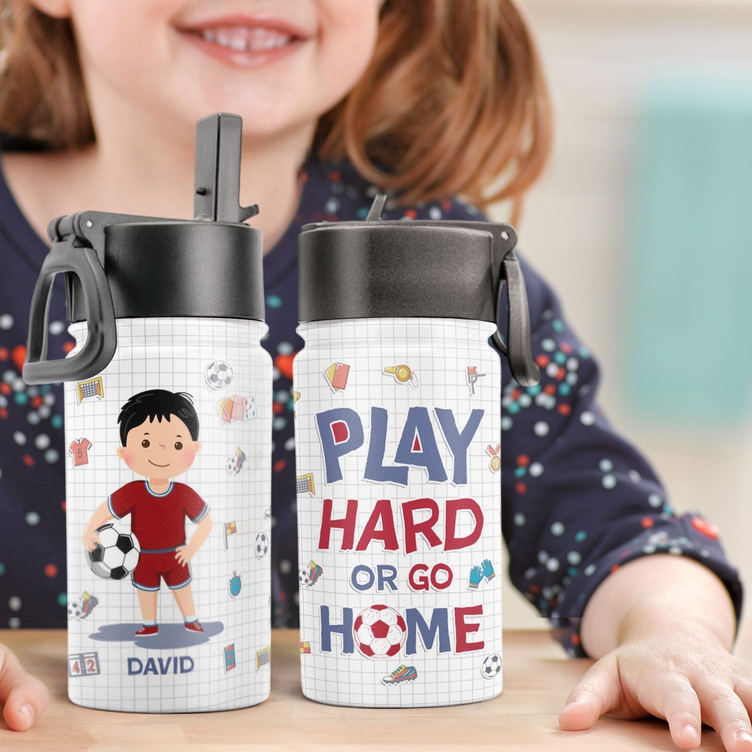 Gourde enfant personnalisée avec paille – “Ice Soccer Play Hard Or Go Home” – Bouteille sport personnalisée